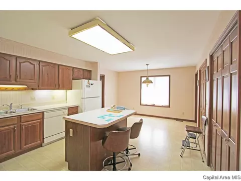 1716 Clearview Dr, Springfield, IL 62704 photo 4