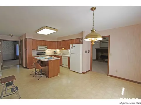 1716 Clearview Dr, Springfield, IL 62704 photo 5
