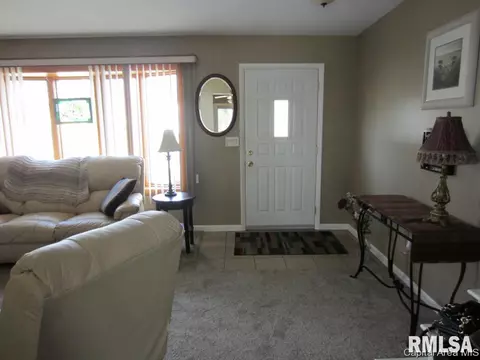 215 Dickinson Rd, Springfield, IL 62704 photo 2