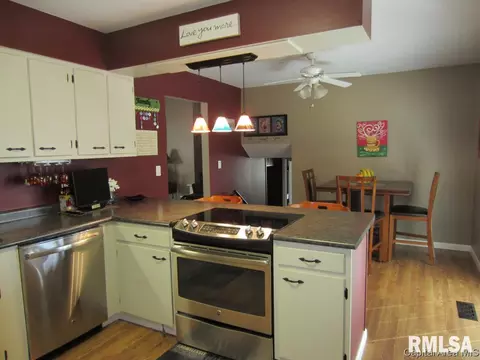 215 Dickinson Rd, Springfield, IL 62704 photo 5
