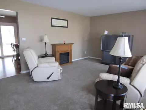 215 Dickinson Rd, Springfield, IL 62704 photo 3