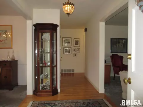 2223 Greenbriar Rd, Springfield, IL 62704 photo 3