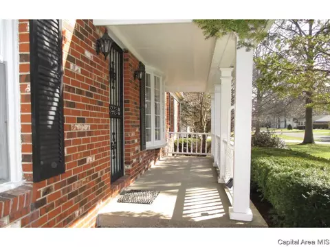 2223 Greenbriar Rd, Springfield, IL 62704 photo 2