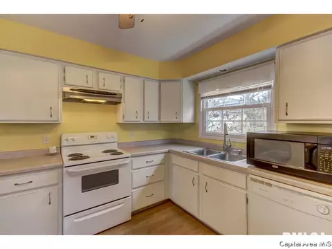 52 Greencastle Cir, Springfield, IL 62712 photo 9