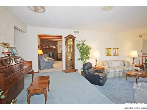 2620 E Lake Shore Dr, Springfield, IL 62712 photo 3