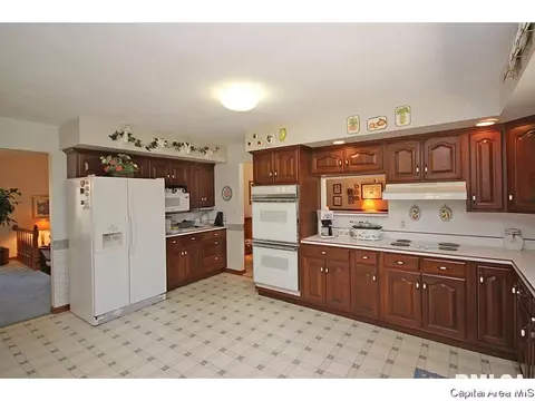 2620 E Lake Shore Dr, Springfield, IL 62712 photo 8