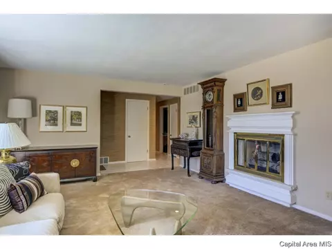 73 Oakmont, Springfield, IL 62704 photo 3