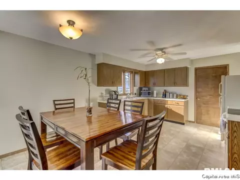 212 Tulip, Springfield, IL 62707 photo 12