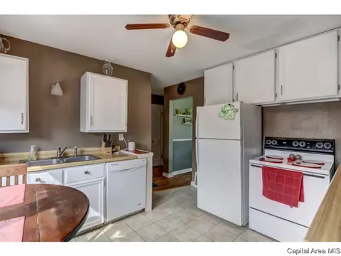 2000 E Hood St, Springfield, IL 62703 photo 15