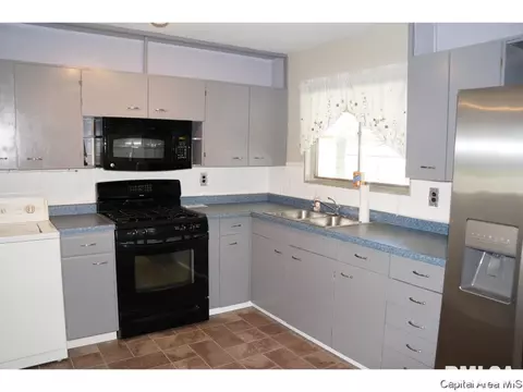 3349 Stanton St, Springfield, IL 62703 photo 4
