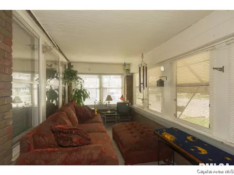 1430 S 4th St, Springfield, IL 62703 photo 2
