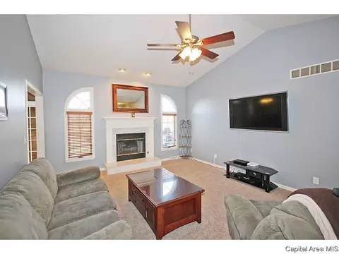 523 Eagle Ridge Dr, Chatham, IL 62629 photo 5