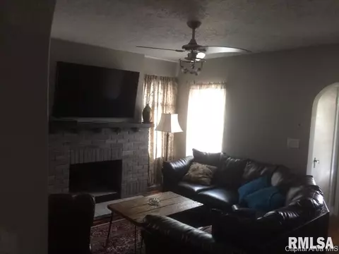 2525 S 15th, Springfield, IL 62703 photo 2