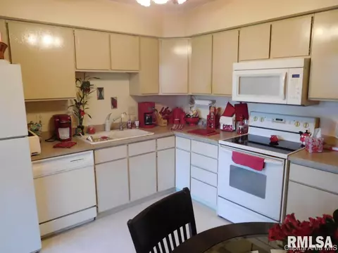 2101 Lexington Dr, Springfield, IL 62704 photo 5