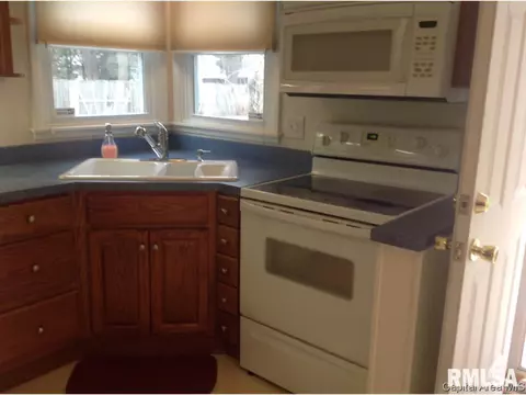 2708 Bennington, Springfield, IL 62704 photo 13