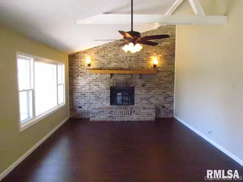 9 Hackney Dr, Springfield, IL 62702 photo 2
