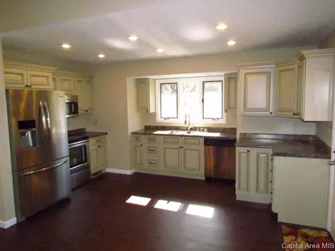 9 Hackney Dr, Springfield, IL 62702 photo 3