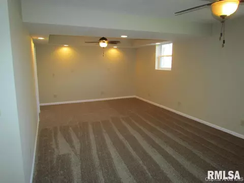 9 Hackney Dr, Springfield, IL 62702 photo 5