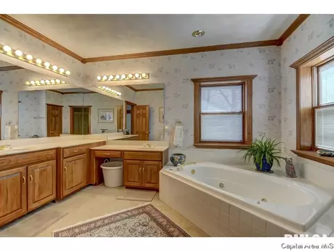 2116 Timbercrest Dr, Springfield, IL 62702 photo 17