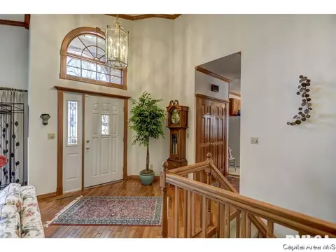 2116 Timbercrest Dr, Springfield, IL 62702 photo 1