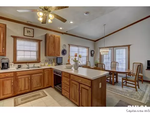 2116 Timbercrest Dr, Springfield, IL 62702 photo 12
