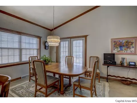 2116 Timbercrest Dr, Springfield, IL 62702 photo 11