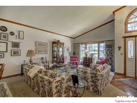 2116 Timbercrest Dr, Springfield, IL 62702 photo 3