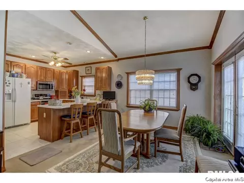 2116 Timbercrest Dr, Springfield, IL 62702 photo 10