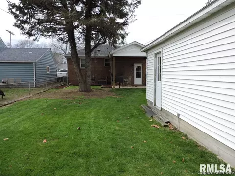 340 N Lincoln Ave, Springfield, IL 62702 photo 3