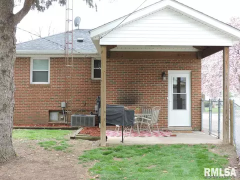 340 N Lincoln Ave, Springfield, IL 62702 photo 4
