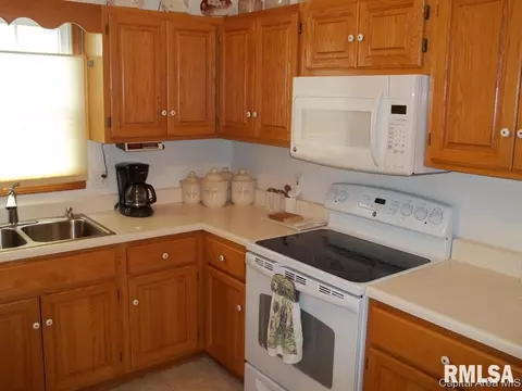 1614 Thornhill, Springfield, IL 62711 photo 9