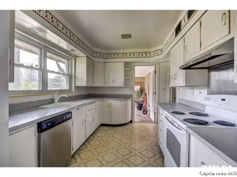 1928 Parkview Dr, Springfield, IL 62704 photo 9