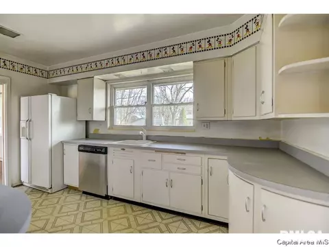 1928 Parkview Dr, Springfield, IL 62704 photo 8