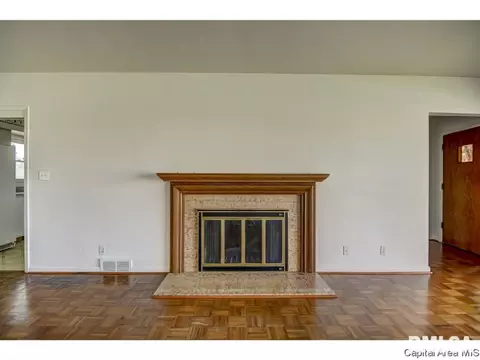 1928 Parkview Dr, Springfield, IL 62704 photo 4