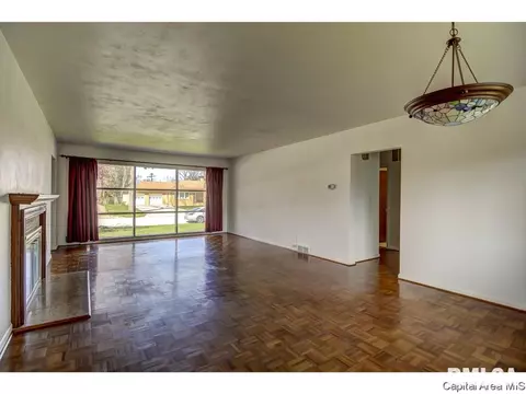 1928 Parkview Dr, Springfield, IL 62704 photo 2