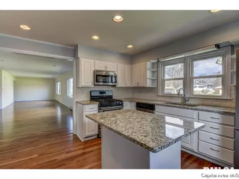 2104 E Sangamon, Springfield, IL 62702 photo 3