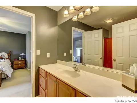 350 Bourbon St, Springfield, IL 62707 photo 8