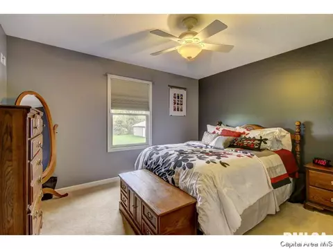 350 Bourbon St, Springfield, IL 62707 photo 7