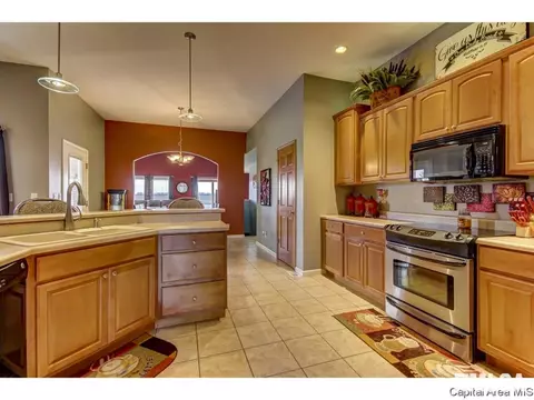 350 Bourbon St, Springfield, IL 62707 photo 17