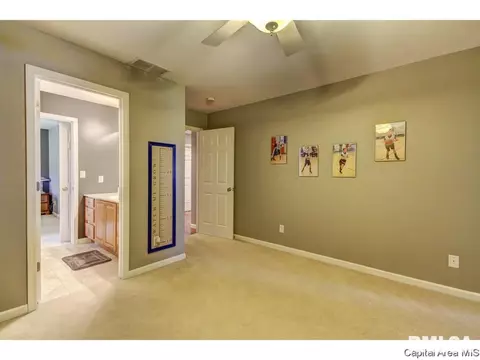 350 Bourbon St, Springfield, IL 62707 photo 9
