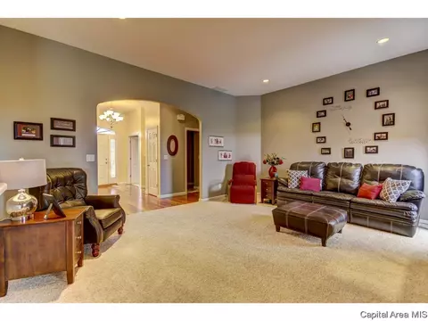 350 Bourbon St, Springfield, IL 62707 photo 12