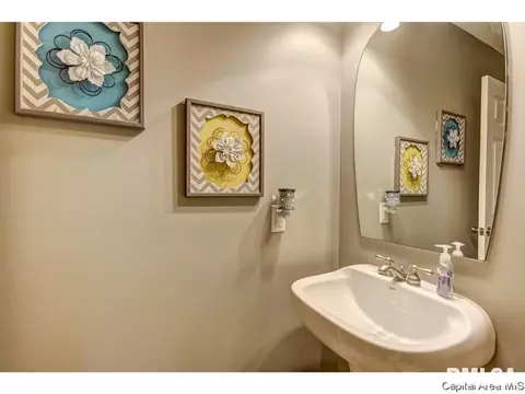 350 Bourbon St, Springfield, IL 62707 photo 15