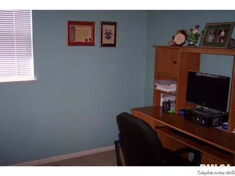 2217 E Black, Springfield, IL 62702 photo 7