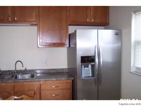 2217 E Black, Springfield, IL 62702 photo 4