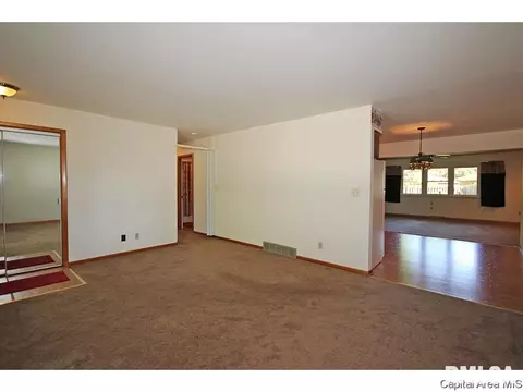 12 Craig Dr, Springfield, IL 62711 photo 2