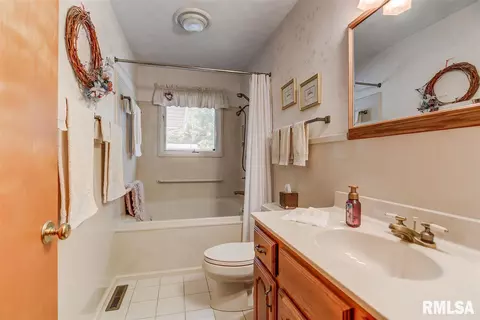 3105 Fullerton Dr, Springfield, IL 62704 photo 17
