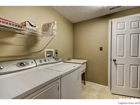 511 S State St, Chatham, IL 62629 photo 12