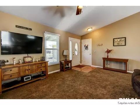 511 S State St, Chatham, IL 62629 photo 11