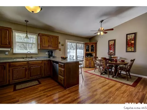 511 S State St, Chatham, IL 62629 photo 7