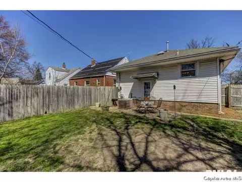 2049 N 8th St, Springfield, IL 62702 photo 4